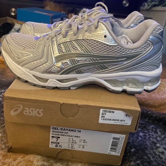 ASICS Kayano 14 - Picture 3 of 3